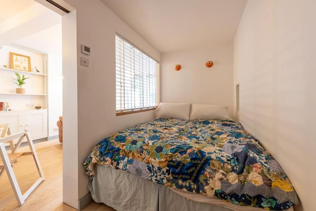 Lovely Self-Contained Basement Studio With Kitchen 伦敦 外观 照片