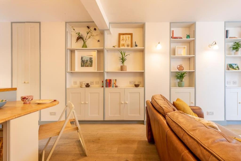 Lovely Self-Contained Basement Studio With Kitchen 伦敦 外观 照片